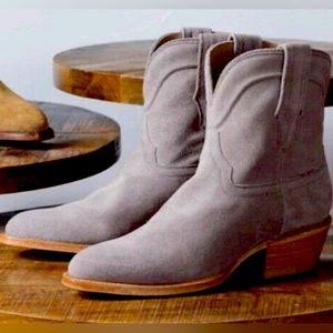The Lucy Tecova Boots in size 8